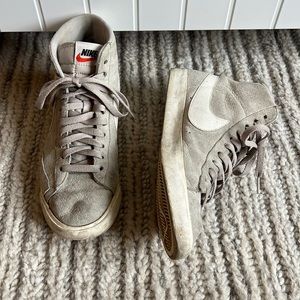 Nike Mid Vintage Sneakers